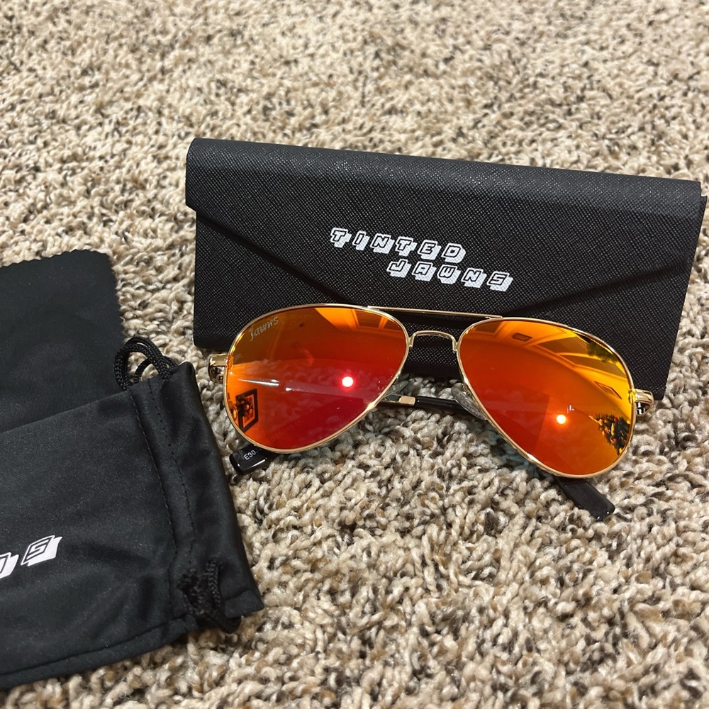 Tinted Lenses Aviator Sunglasses with Case